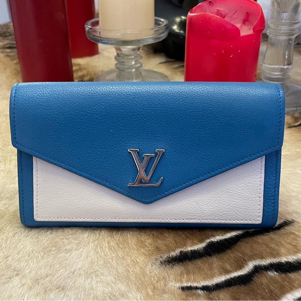 Beautiful Louis Vuitton Portefeuille My Rock Me
Long Bifold Wallet - EUC